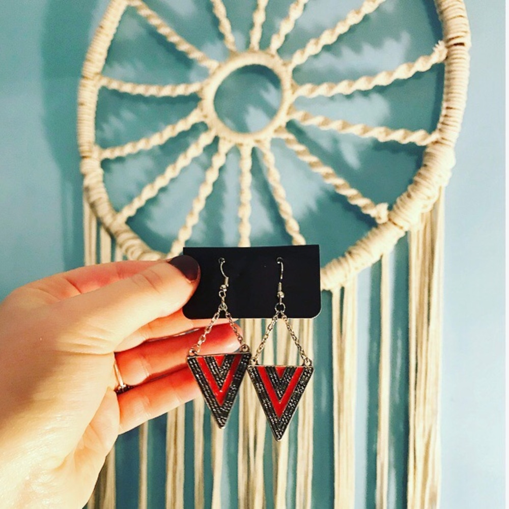 Cute earrings! Never worn!
